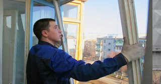 Демонтаж остекления балкона в Городце - цена от 572 руб. - Сварной-Грд