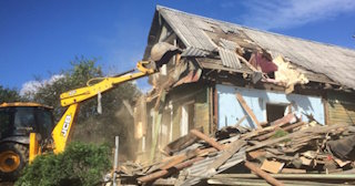 Промышленный демонтаж пристроек к дому в Городце | Цены от 572 руб. за м2