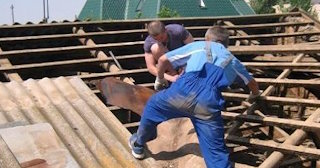 Демонтаж крыши в Городце - стоимость работ от 728 рублей за м2